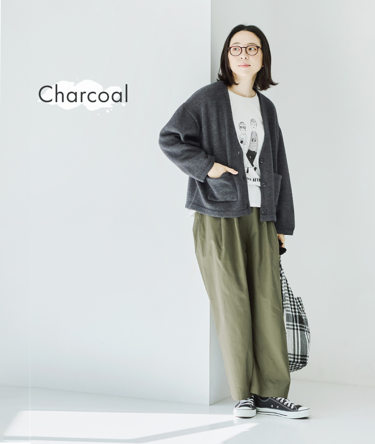 &yarn パッチポケットニットカーディガン(チャコール)のコーディネート