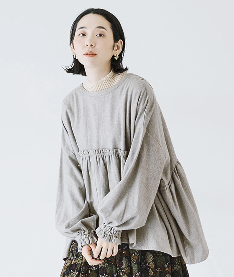 ubasoku トップ染めシャンブレー起毛 胸元多数ピンタックコクーン長袖2WAYブラウス