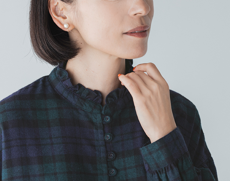 Lintu Laulu  襟フリルくるみボタンワンピース 首元寄り