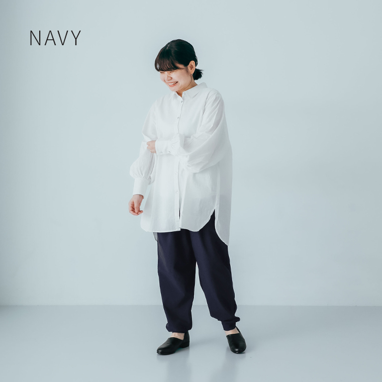 caloom  ストレッチジョガーパンツ　ネイビー　シャツコーデ