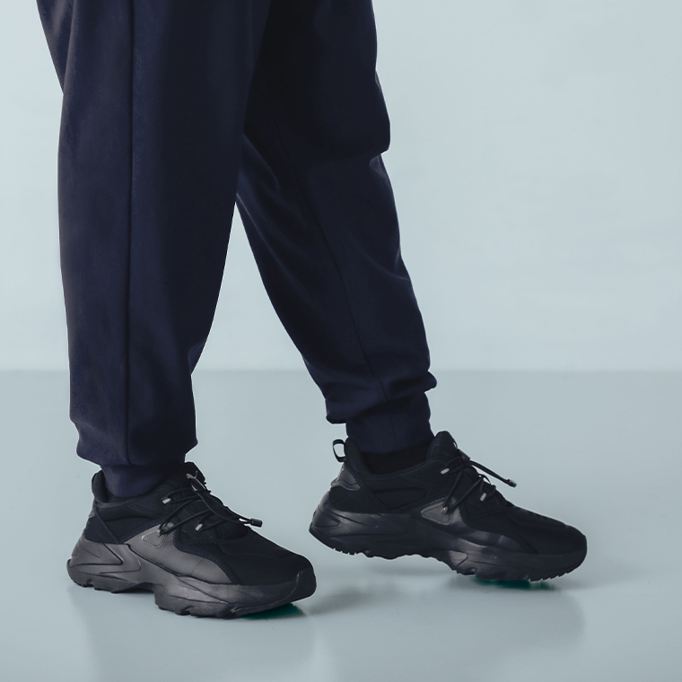 caloom  ストレッチジョガーパンツ　ネイビー　裾寄り