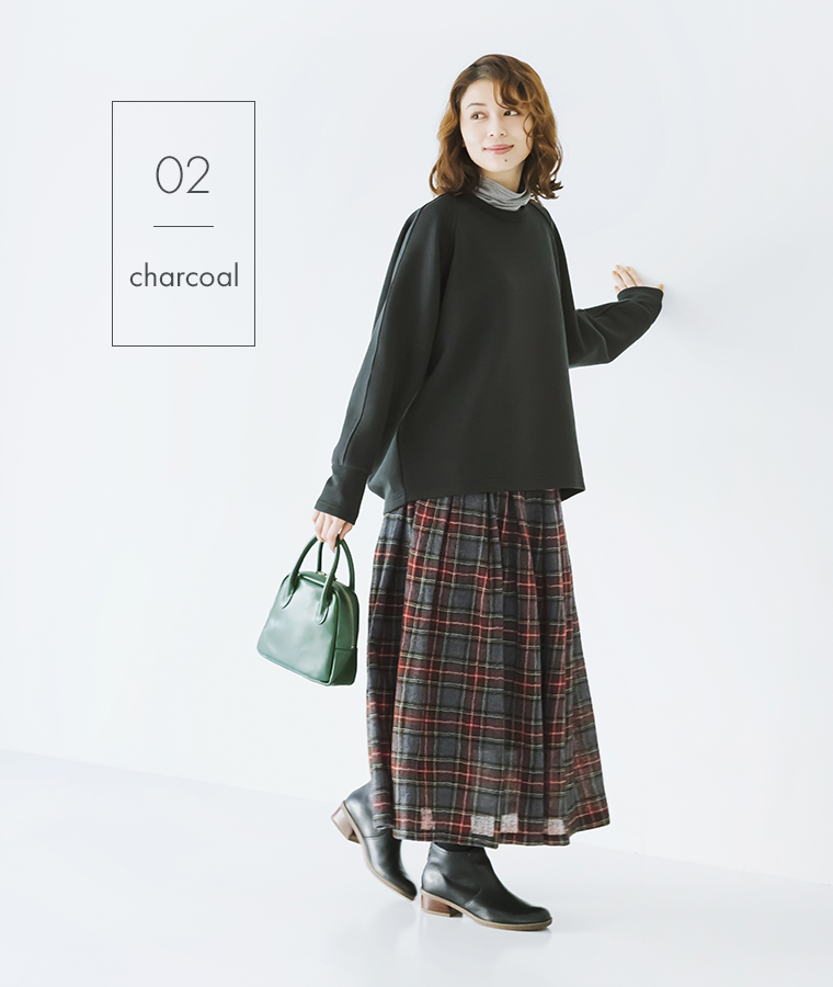 &yarn ダンボール後ろタックプルオーバー(チャコール)のコーディネート