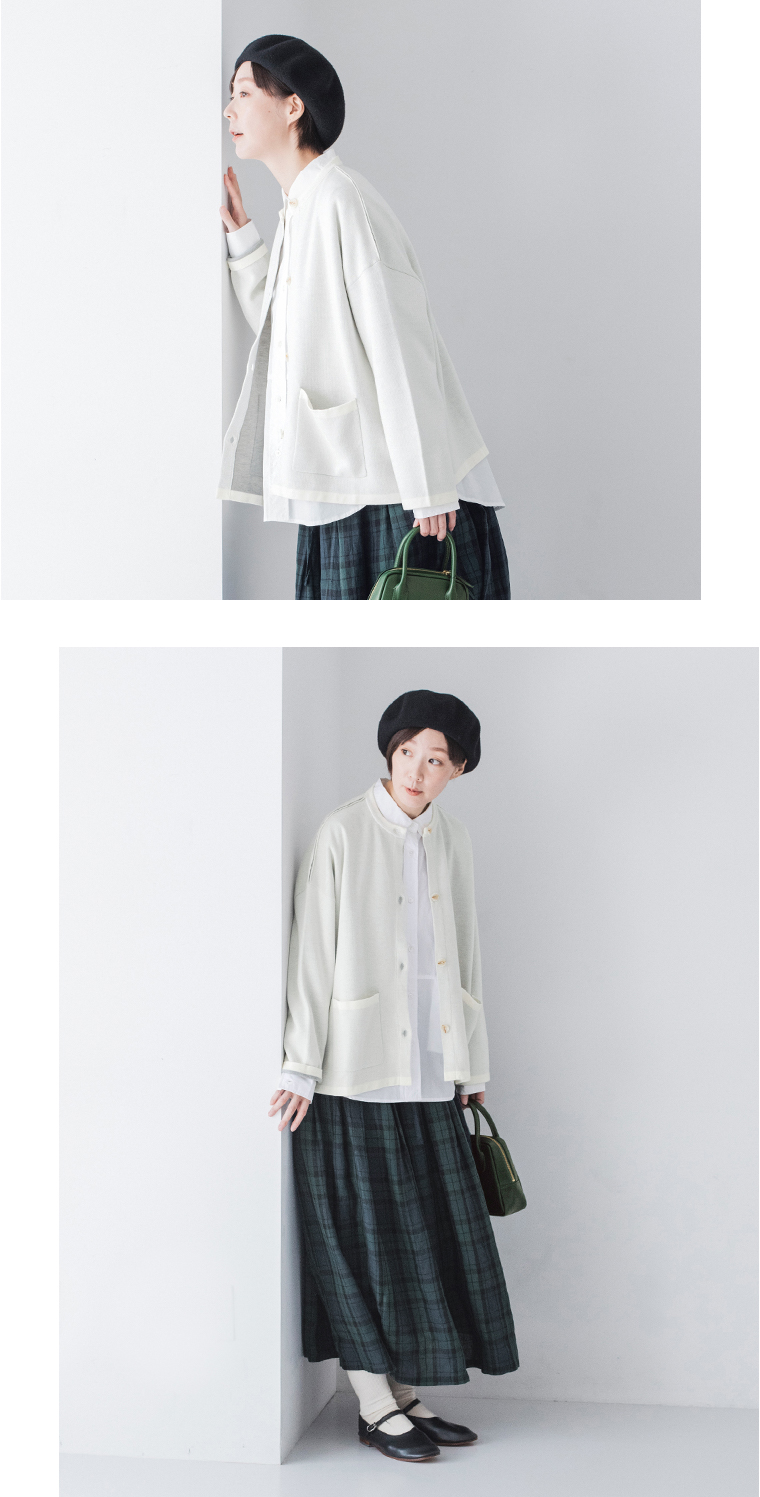 &yarn 裏地配色ニットカーディガン(アイボリー)の上半身横と全身前