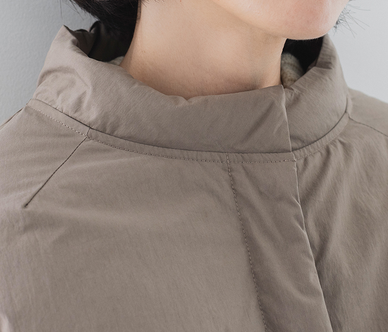 &yarnふんわり軽量 ちび襟ダウンジャケット モカのちび襟