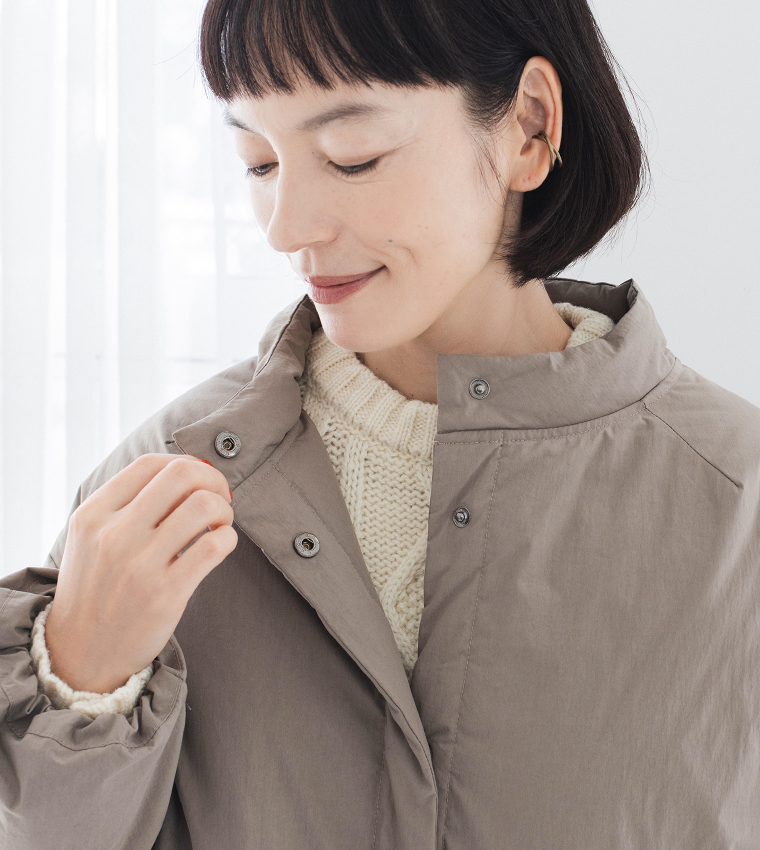 &yarnふんわり軽量 ちび襟ダウンジャケット モカのドットボタン