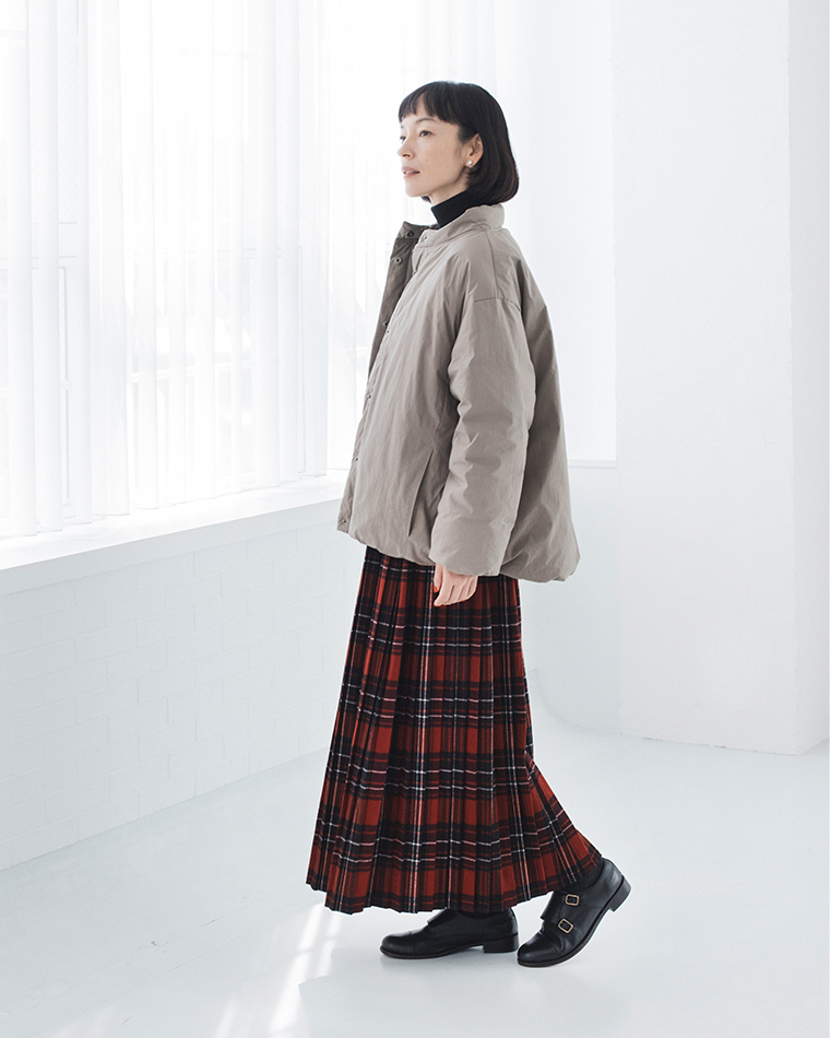 &yarnふんわり軽量 ちび襟ダウンジャケット モカのカラー