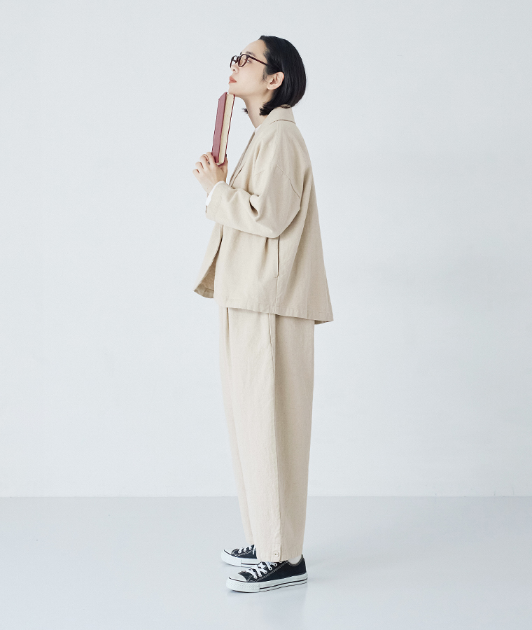 &yarn コットンリネンツイル ショールカラージャケット(ベージュ)の前後差の裾