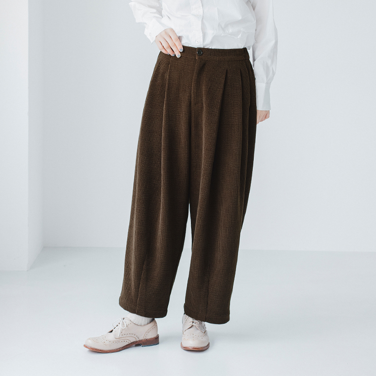 &yarn コットン太畝コーデュロイパンツの寄り