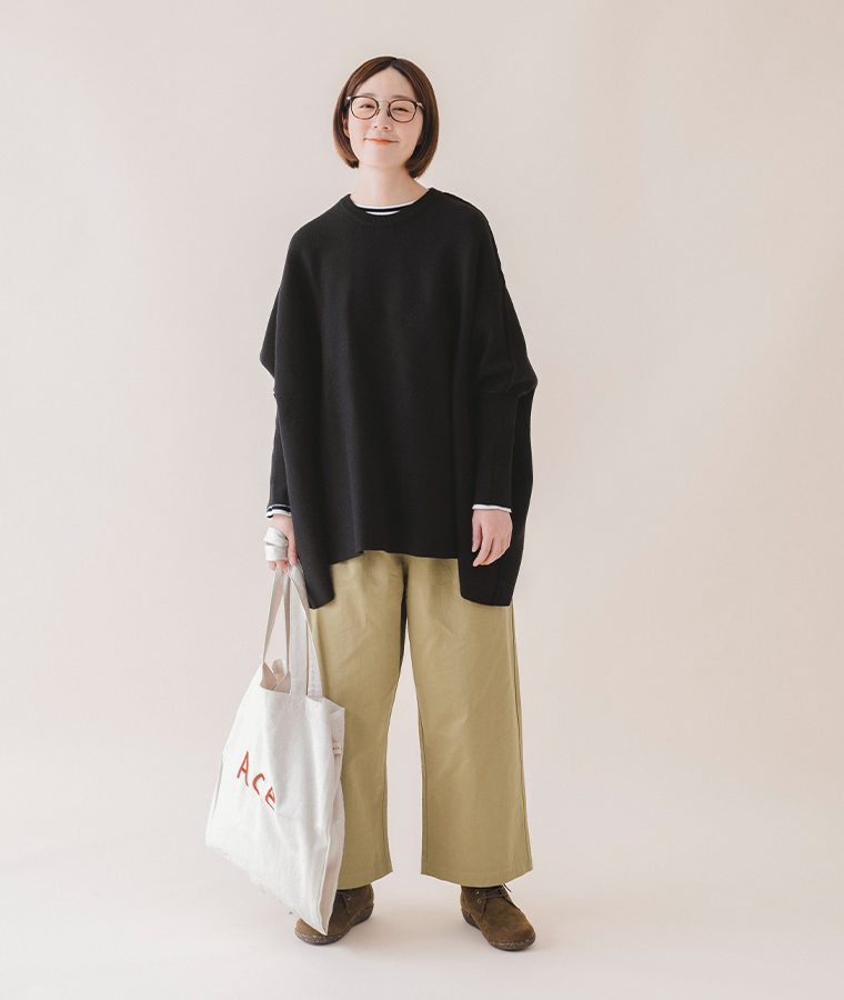 &yarn ニットワイドプルオーバー(ブラック)のアレンジ全身前