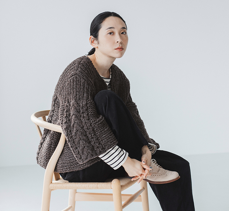 TANG ペルーハイランドウールハンドニットカーディガン ダークブラウン 座り