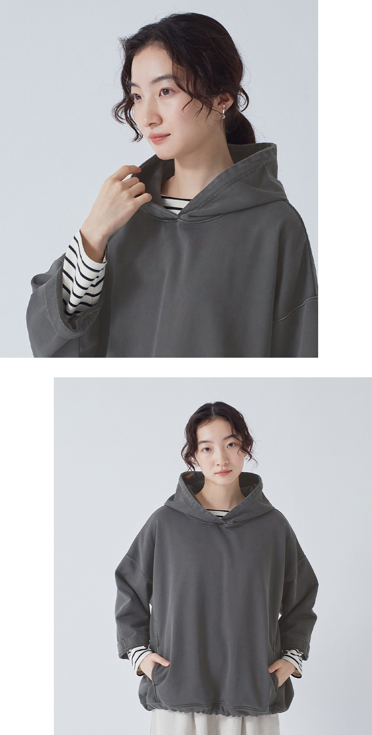 &yarn 裏毛ガーメントダイ加工ワイドフーディ(チャコール)の襟元アップと上半身寄り