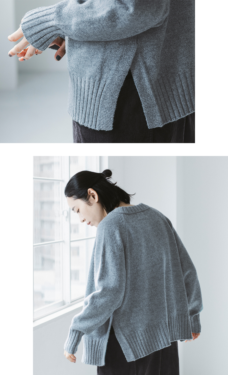 Bliss bunch ラムナイロンサイドスリットラグランカーディガン(杢グレーサックス)のスリット寄りと上半身斜め後ろ