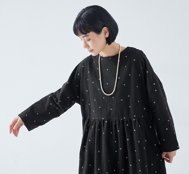 【 D*g*y 】コットン起毛くずれドットワンピース style02 上半身寄り