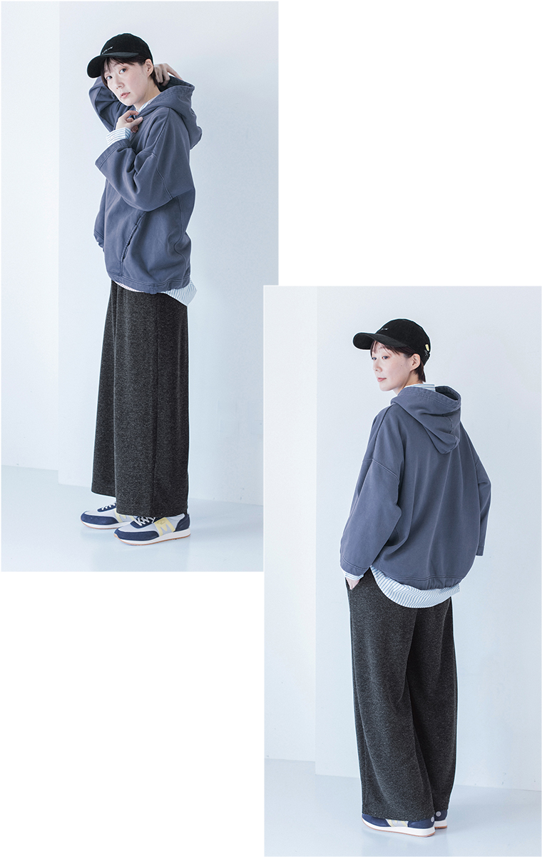 【 &yarn 】ニットワイドパンツ style01 チャコール 全身コーディネート横後ろ