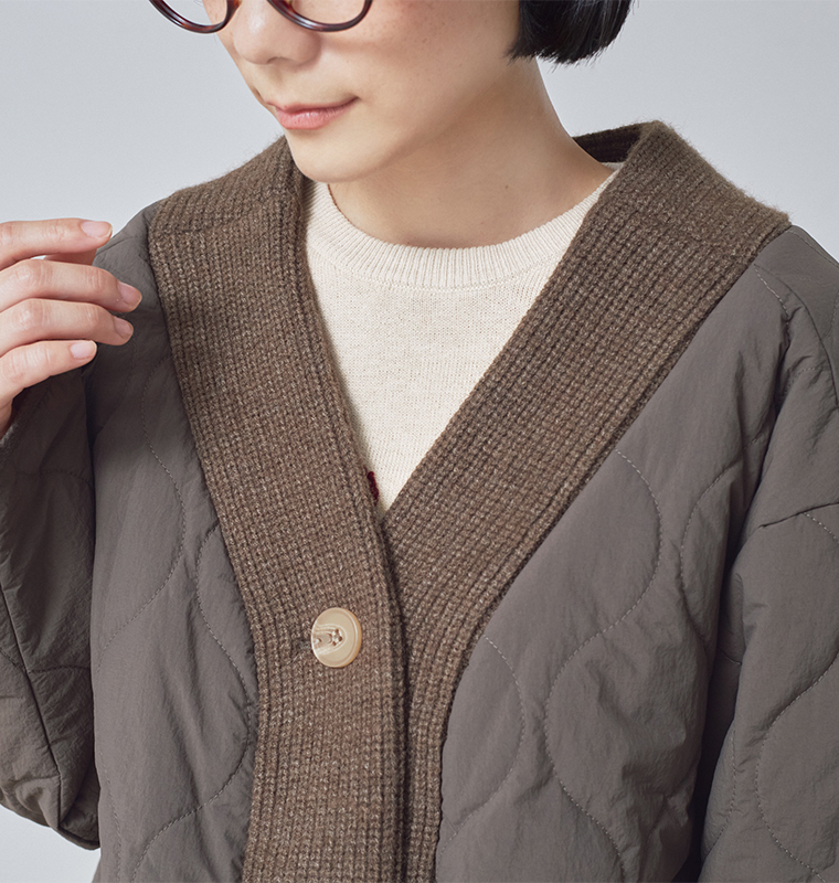 &yarn キルティング×ニット ノーカラージャケットブラウンのカラーとVネックとボタン