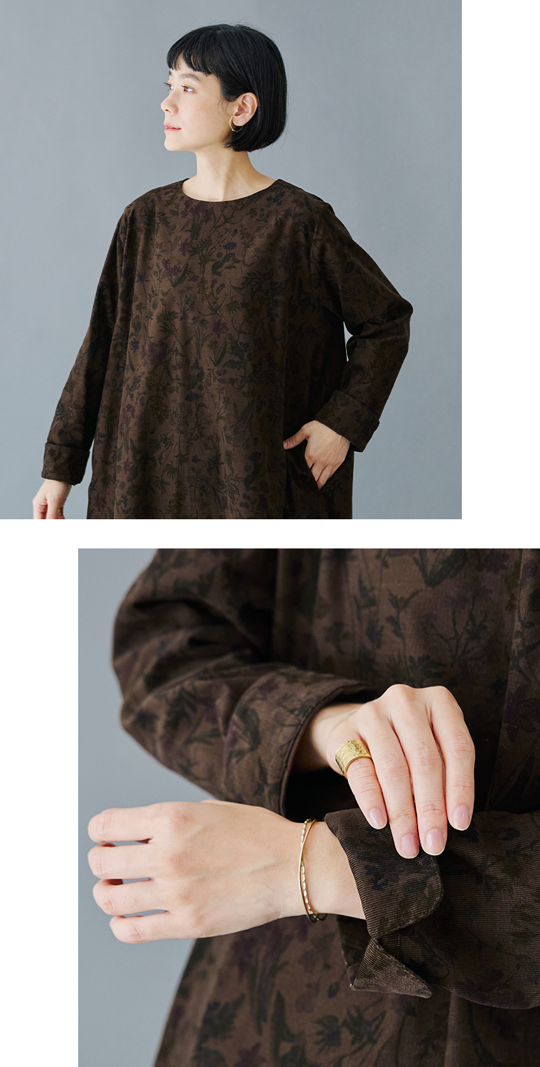 &yarn  コットンボタニカルプリントコーデュロイワンピース(ブラウン)の上半身寄り前と袖口アップ