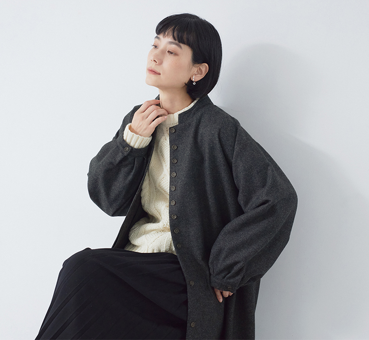 08Mab 別注ウールツイードロングコート ブラック 上半身寄り