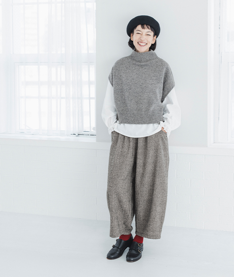 le ciel a temps doux ヘリンボーンセミワイドパンツ(ブラック)の全身前