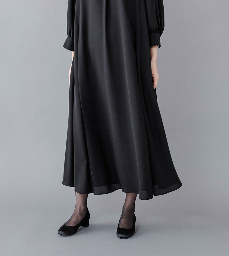 Luuna miu【ブラックフォーマル】大切な日のボタンフレアワンピースの生地