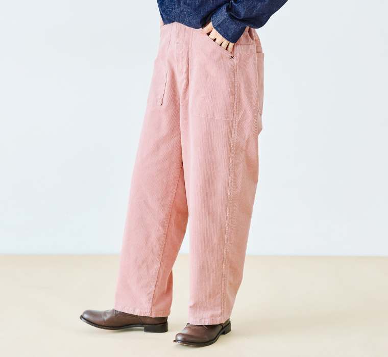 NORTHERN TRUCK コーデュロイワークストレートパンツ(ピンク)の下半身寄り前