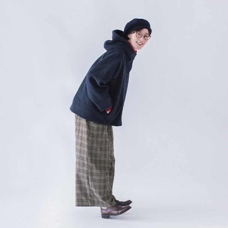 &yarn ブークレ フードショートコート　ネイビー　横