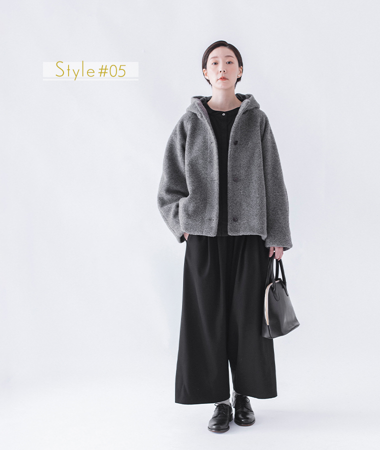 &yarn ブークレ フードショートコート　チャコール　全身