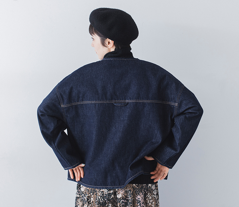 homeworking  裏ボアデニムあたたかノーカラージャケット 寄り後ろ