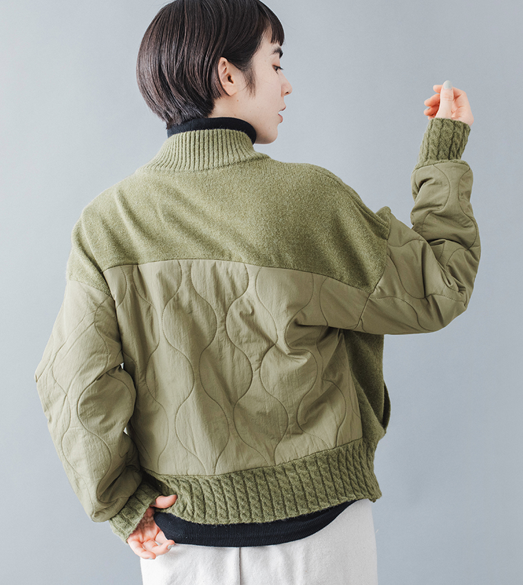 &yarnキルティングニットブルゾンカーキの後ろデザイン