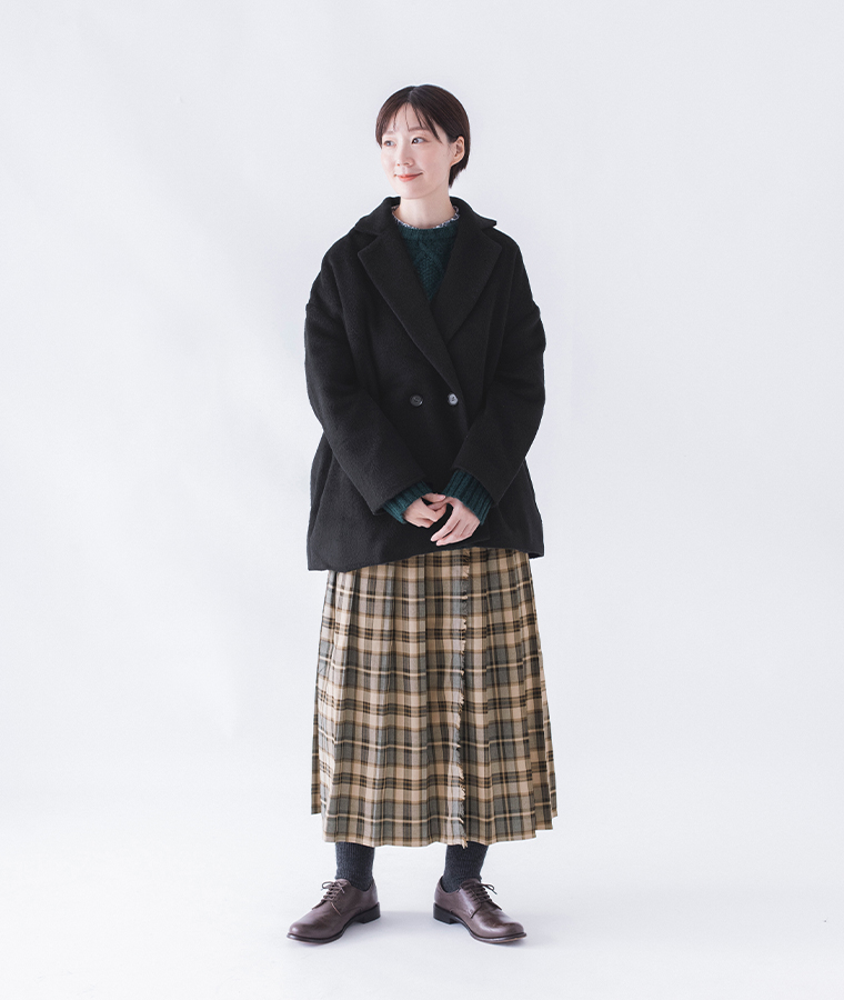 シャギーコートの着用シーン（全身）