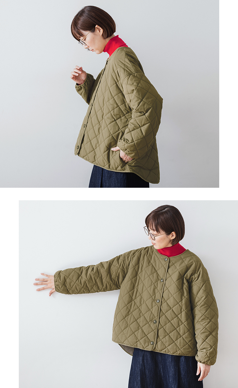 リバーシブルキルティングジャケット（カーキ）のディテールを見せる着用イメージ