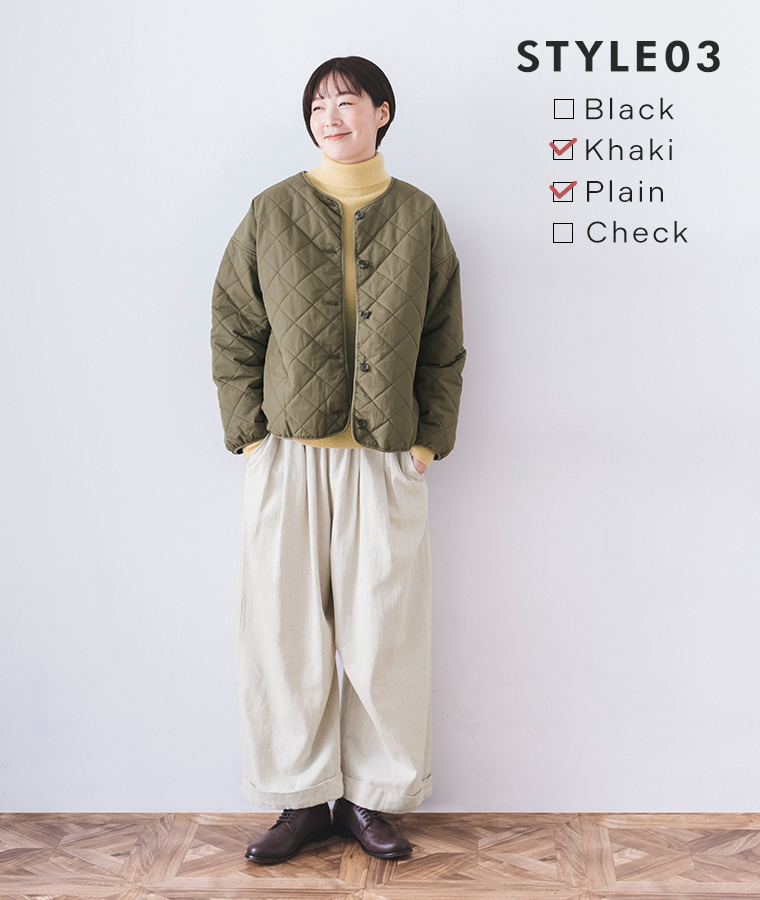リバーシブルキルティングジャケット（カーキ）を着た女性のシンプルコーディネート