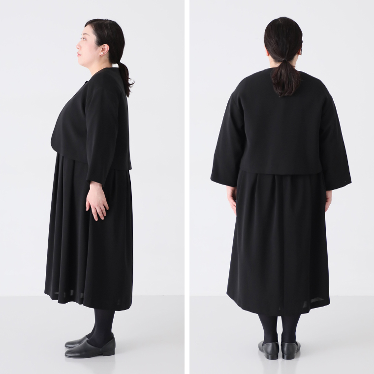 ジャケット＆ワンピースセットのコーディネートを横と後ろから撮影した着用画像