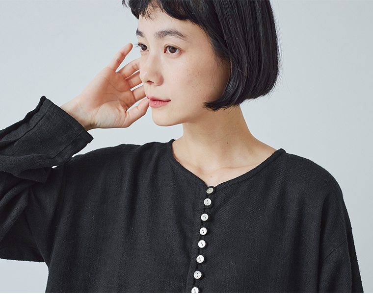 上半身寄り・ボタンアップ