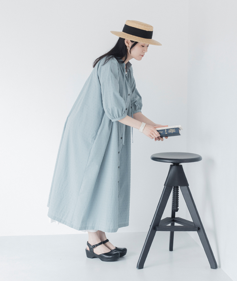 TUTIE.福袋カットドビーギャザーワンピースのドロップショルダーと袖