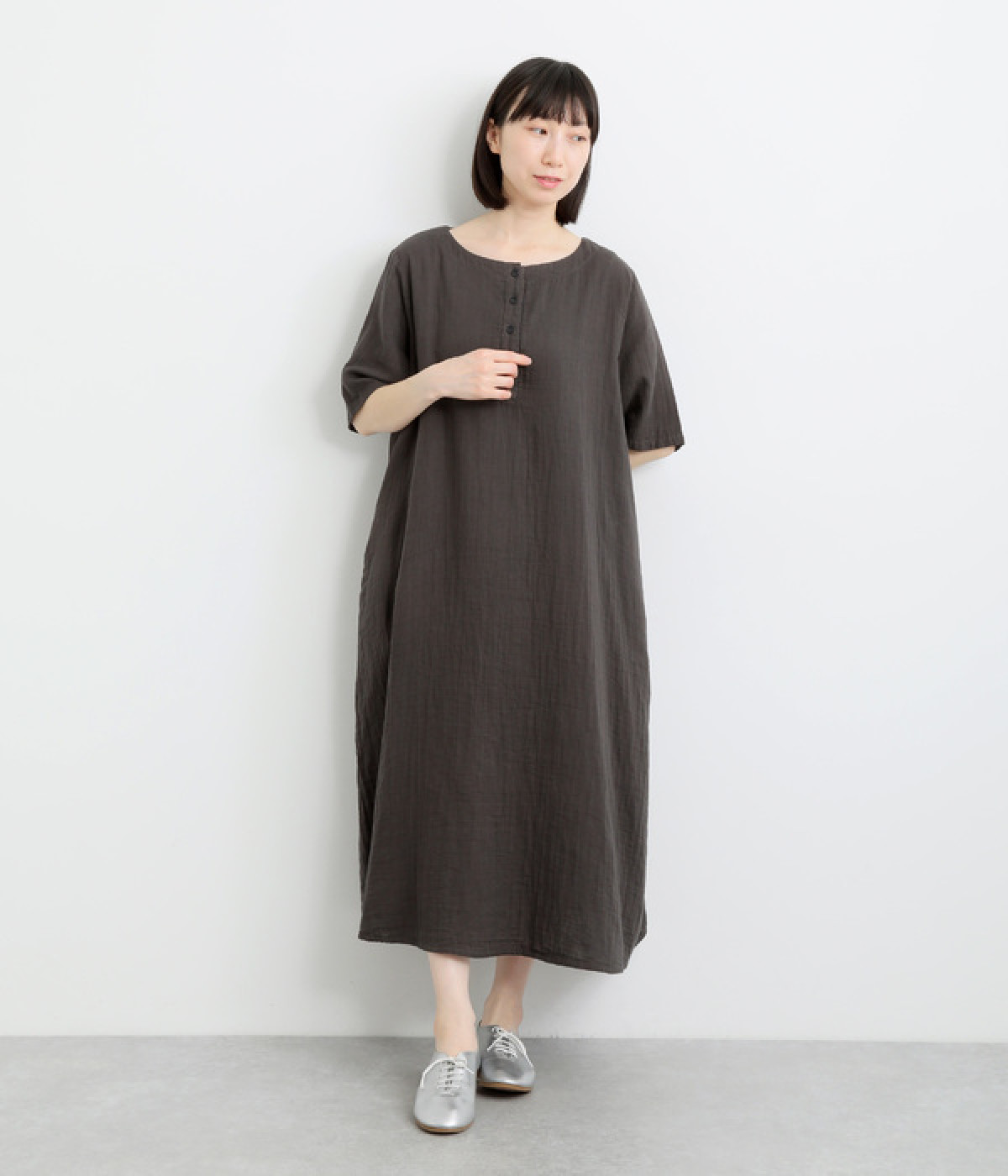 Wガーゼ　後ろフレアー切替えワンピース(スミクロ-ONESIZE)