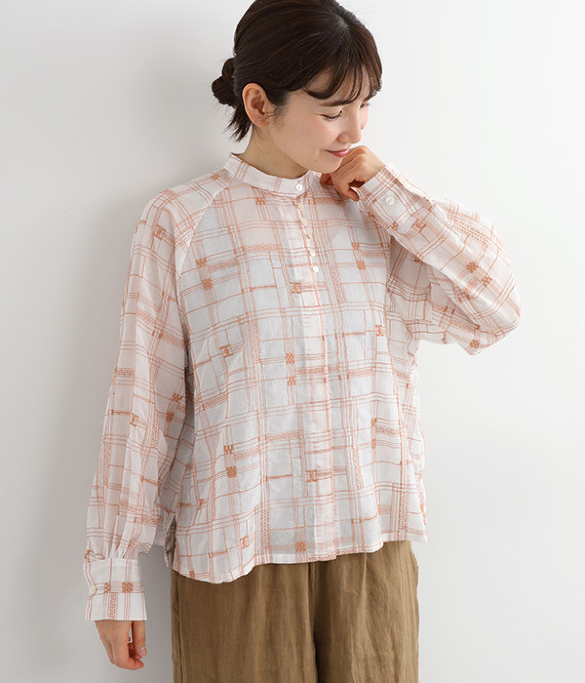 コットンボイル刺繍ブラウス(オフ系-ONESIZE)