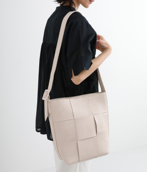 イントレチャート　ショルダーバッグ(アイボリー-ONESIZE)