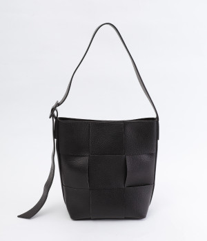 イントレチャート　ショルダーバッグ(ブラック-ONESIZE)