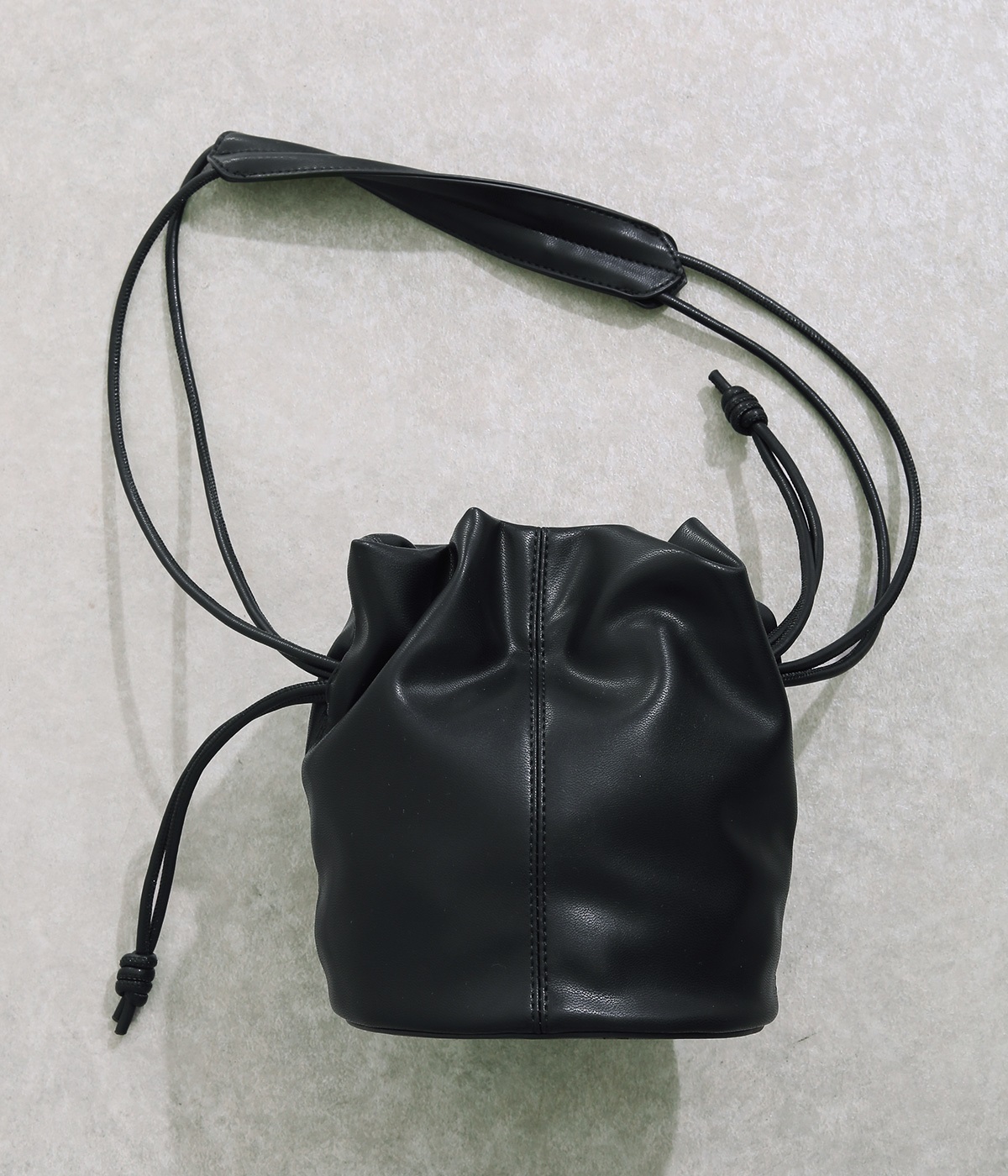 ソフト巾着 ショルダーバッグ(ブラック-ONESIZE)