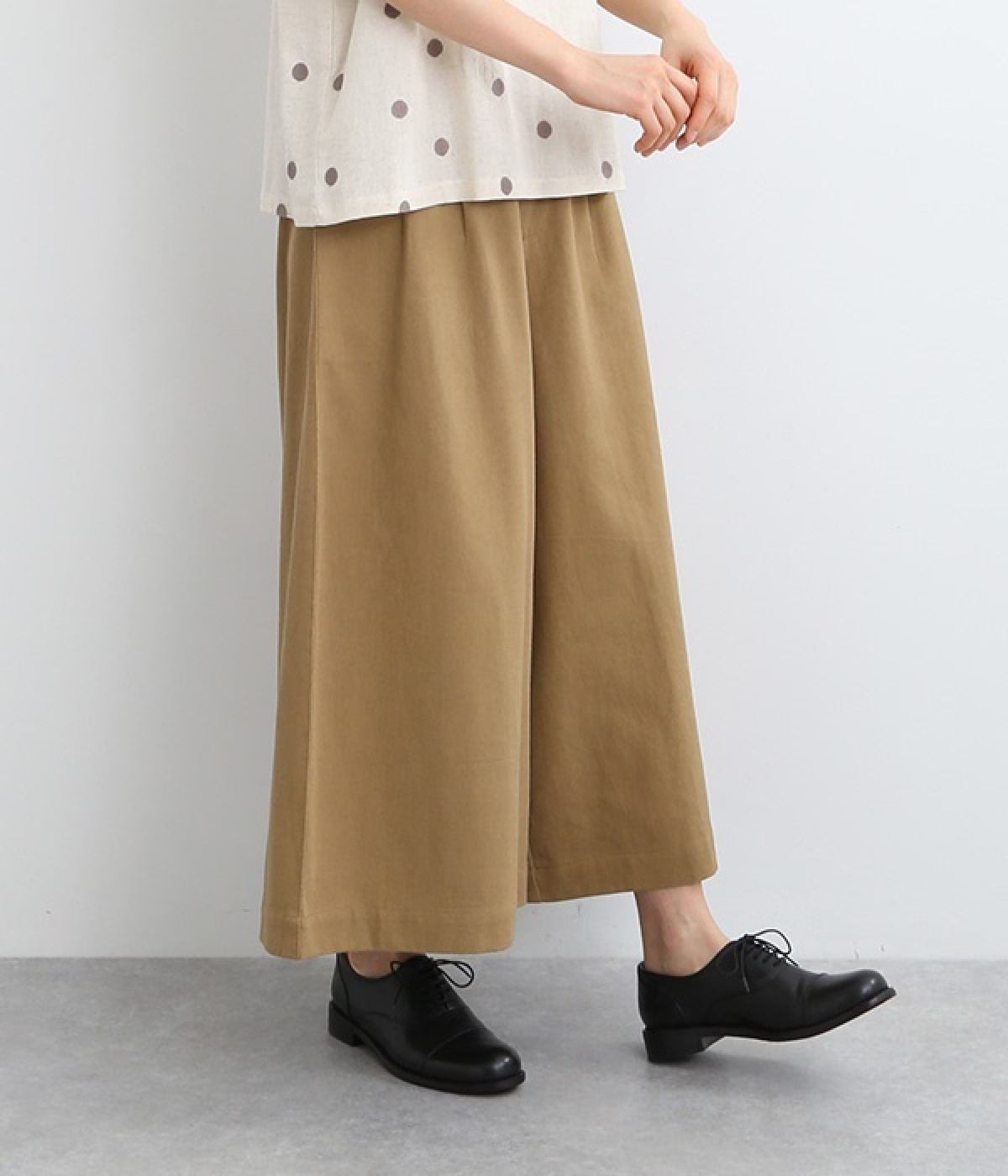 コットンツイルタックワイドパンツ(スモークブラウン-ONESIZE)