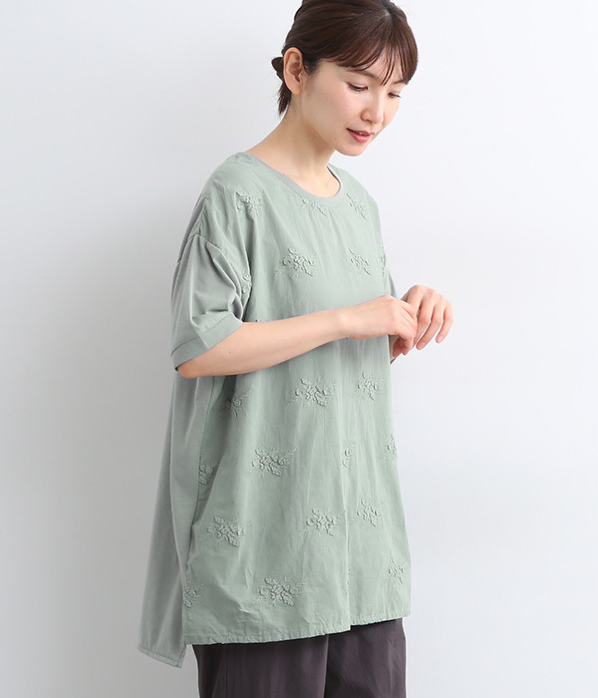 立体花柄刺繍異素材切替プルオーバー(ブルーグリーン-ONESIZE)