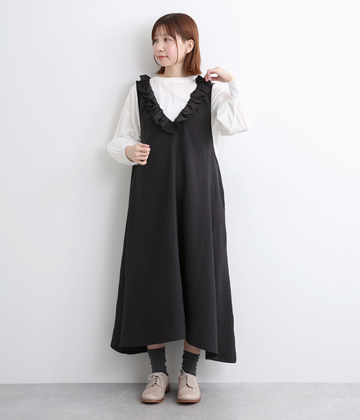 とろみワッシャー襟元フリル付ノースリーブワンピース 着丈115cm(ブラック-ONESIZE)