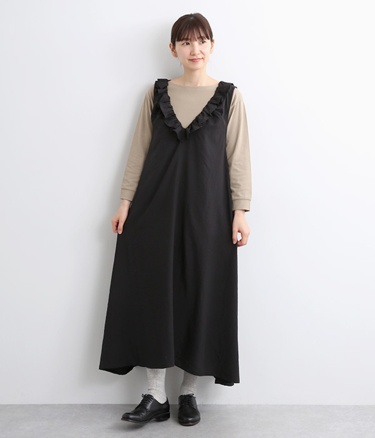 とろみワッシャー襟元フリル付ノースリーブワンピース 着丈125cm(ブラック-ONESIZE)