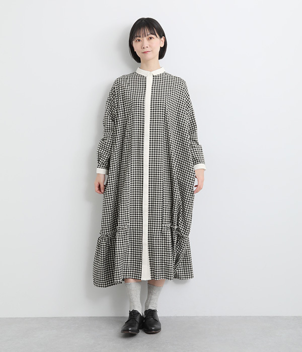 コットン長袖裾ギャザー切替シャツワンピース(ブラック×クリーム-ONESIZE)