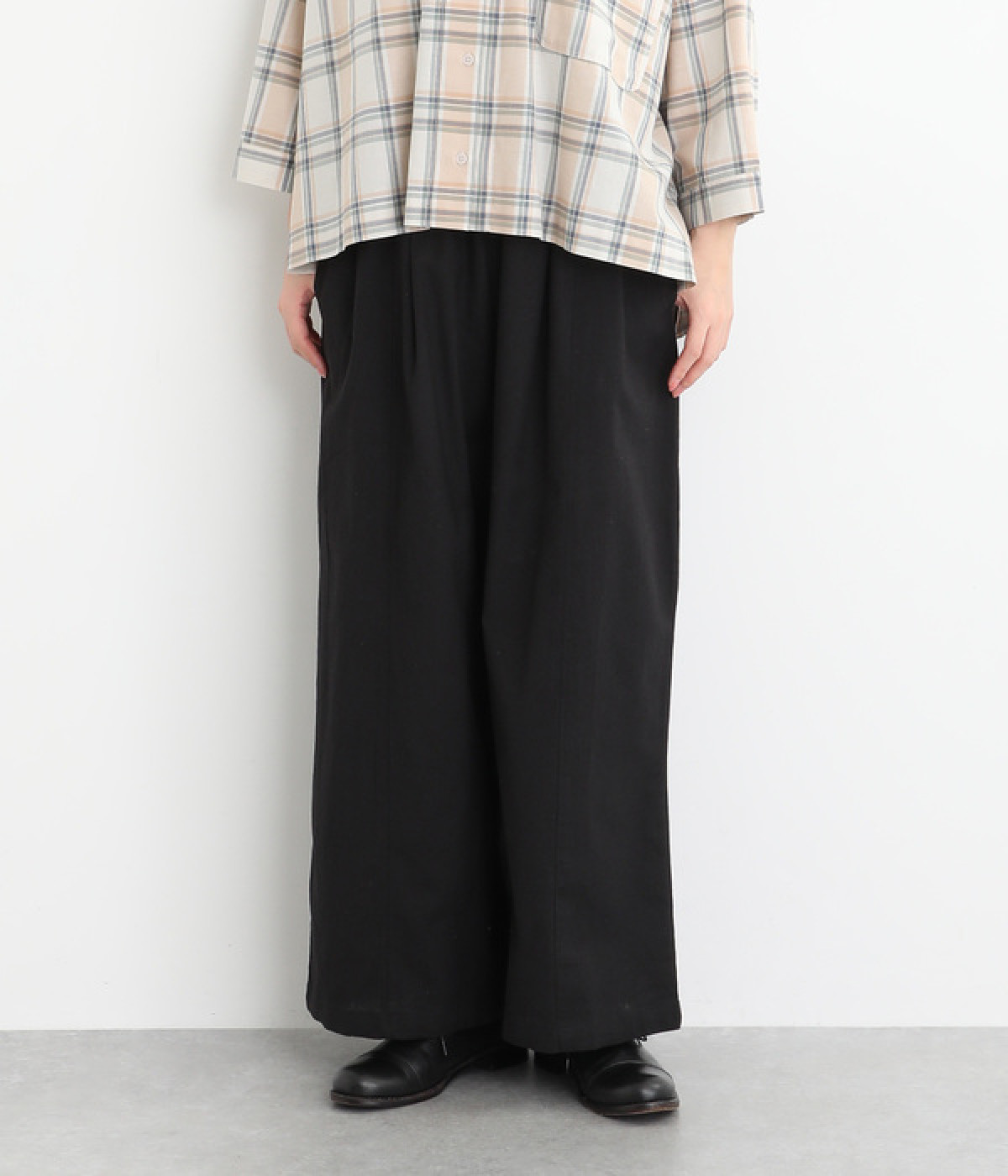 コットンリネンタックギャザーワイドパンツ(ブラック-ONESIZE)