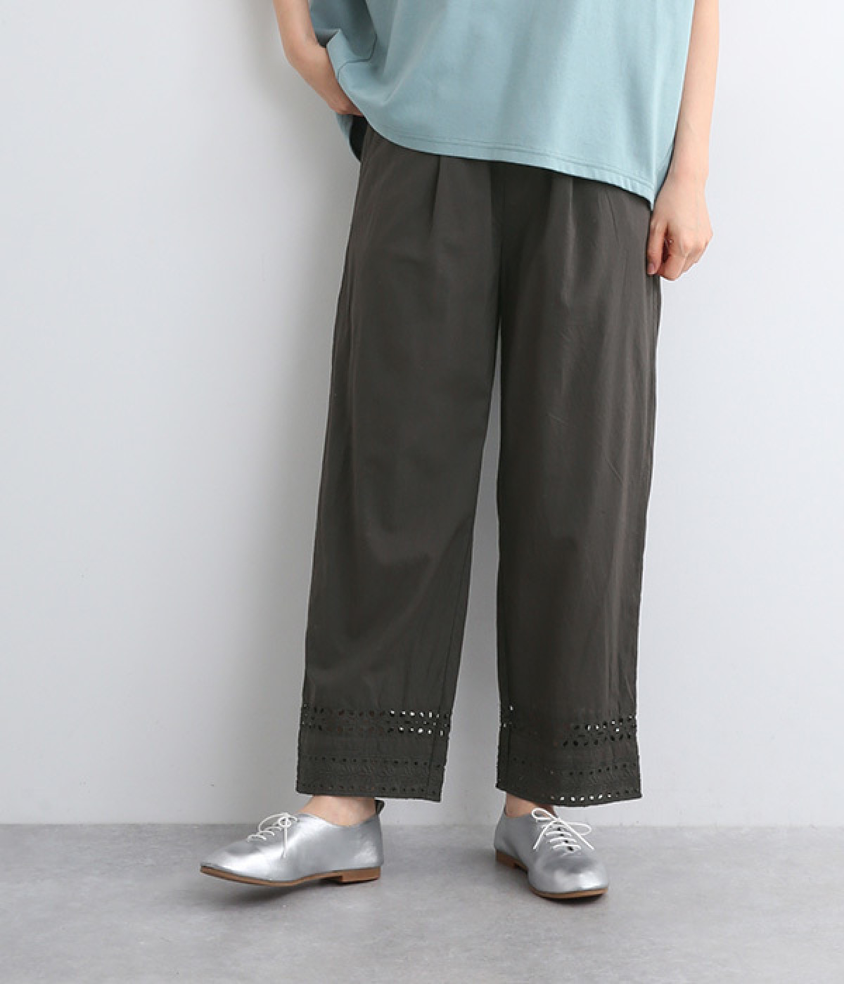 キャンブリック×コットンレース　裾レースタックギャザーパンツ (チャコールグレー-ONESIZE)