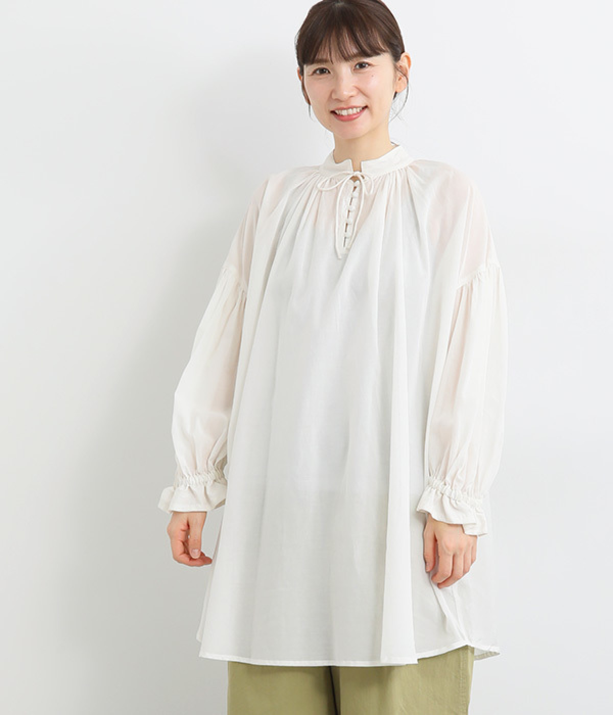 シルクタッチギャザーボリュームチュニックブラウス(オフホワイト-ONESIZE)