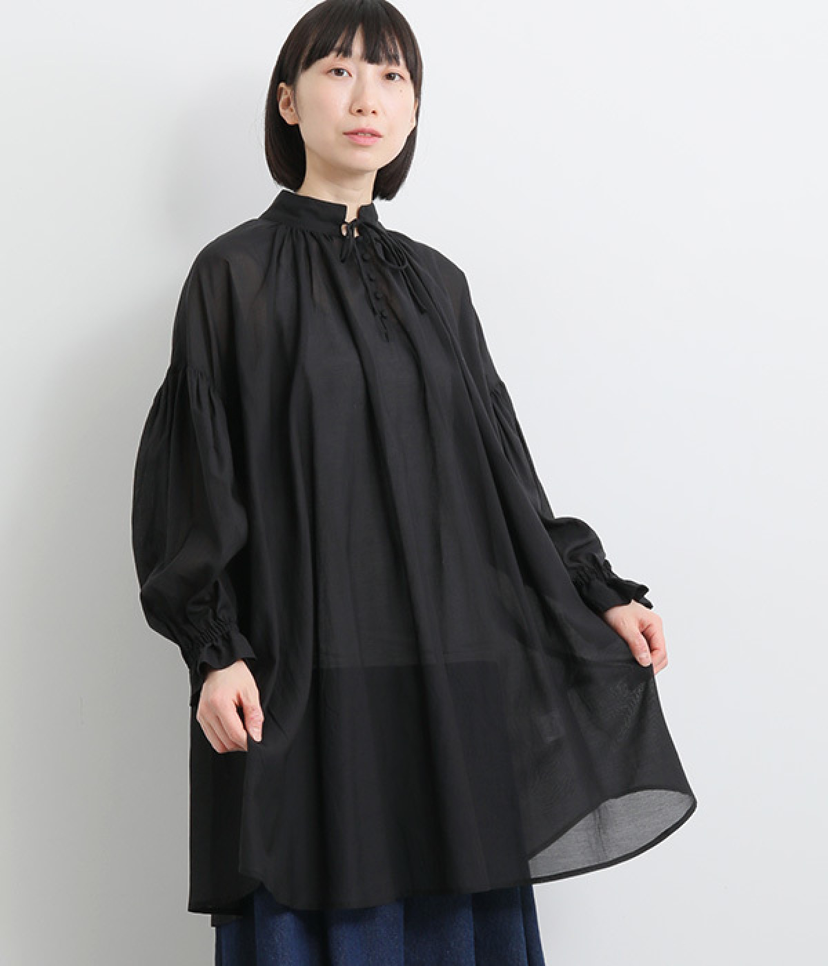 シルクタッチギャザーボリュームチュニックブラウス(ブラック-ONESIZE)