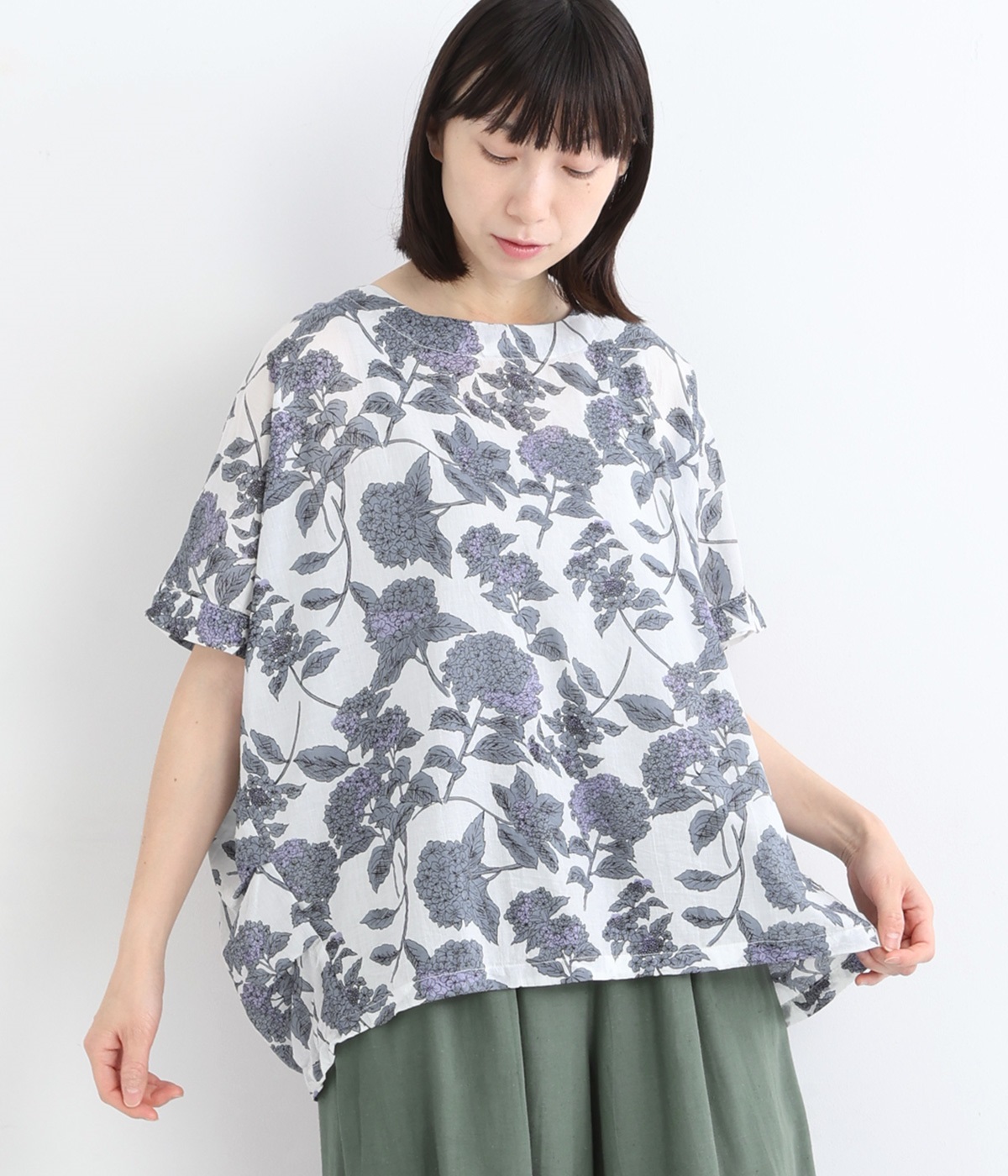 ライトボイルあじさいプリントクルーネックコクーンプルオーバー(オフホワイト-ONESIZE)