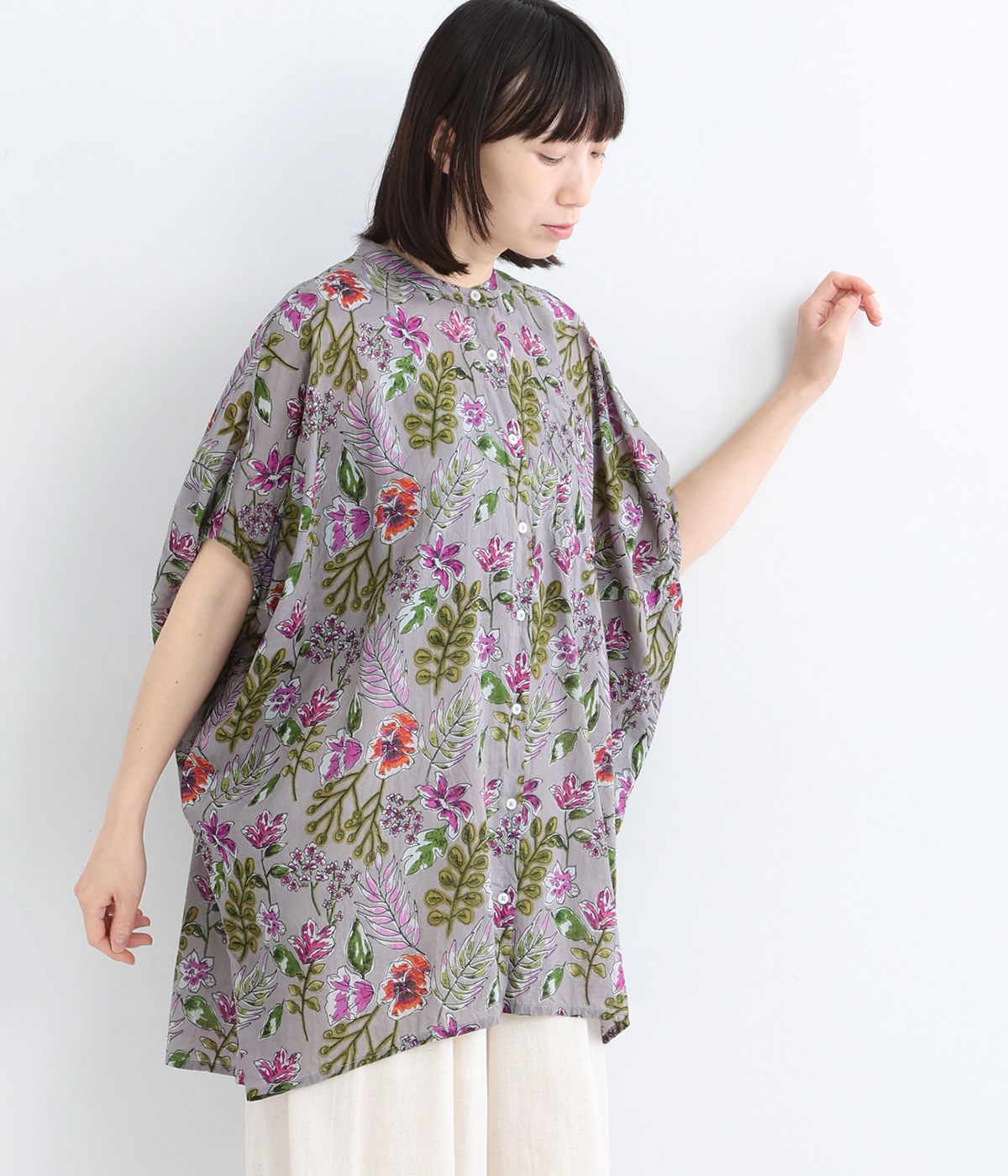 ライトボイル野の花プリントコクーンスリーブワイドロングシャツ(チャコールグレー-ONESIZE)
